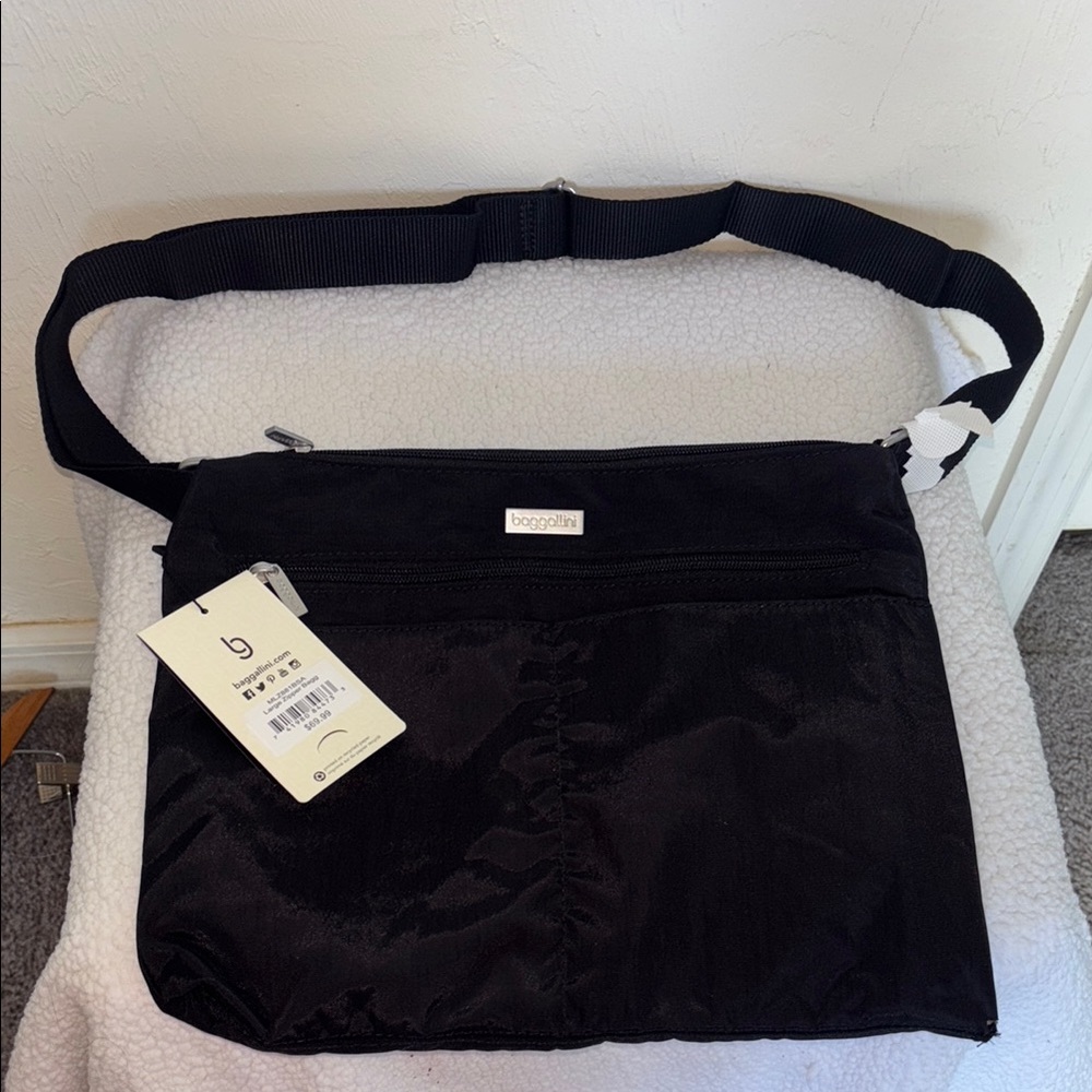 Baggallini Black Belt Bag Minimalist Design Everyday Use